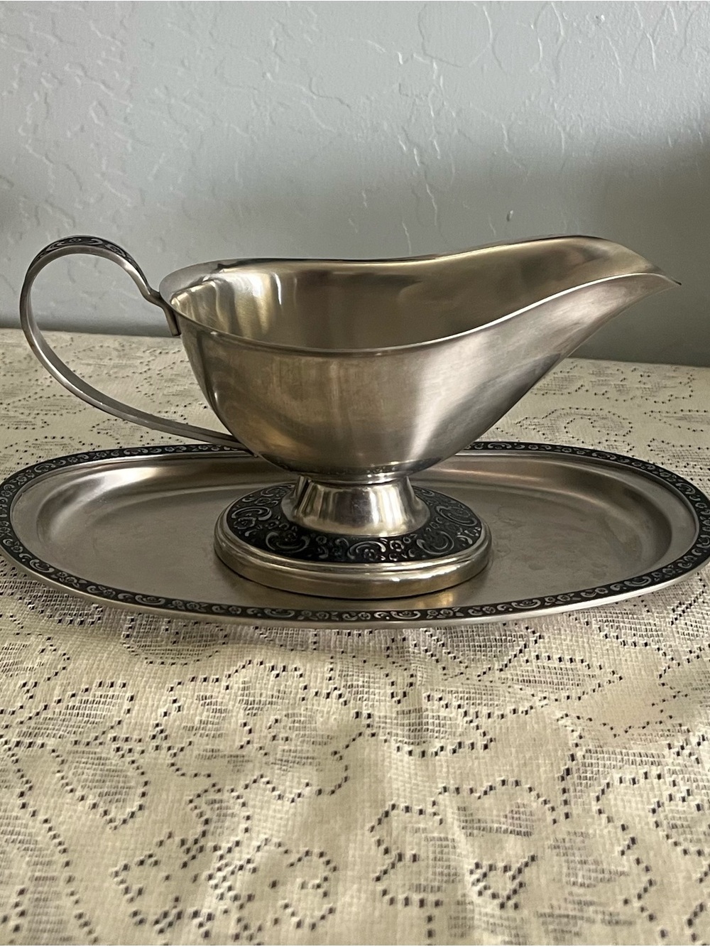 Vintage Oneida Custom 18/8 Stainless Steel
Gravy Boat & Tray